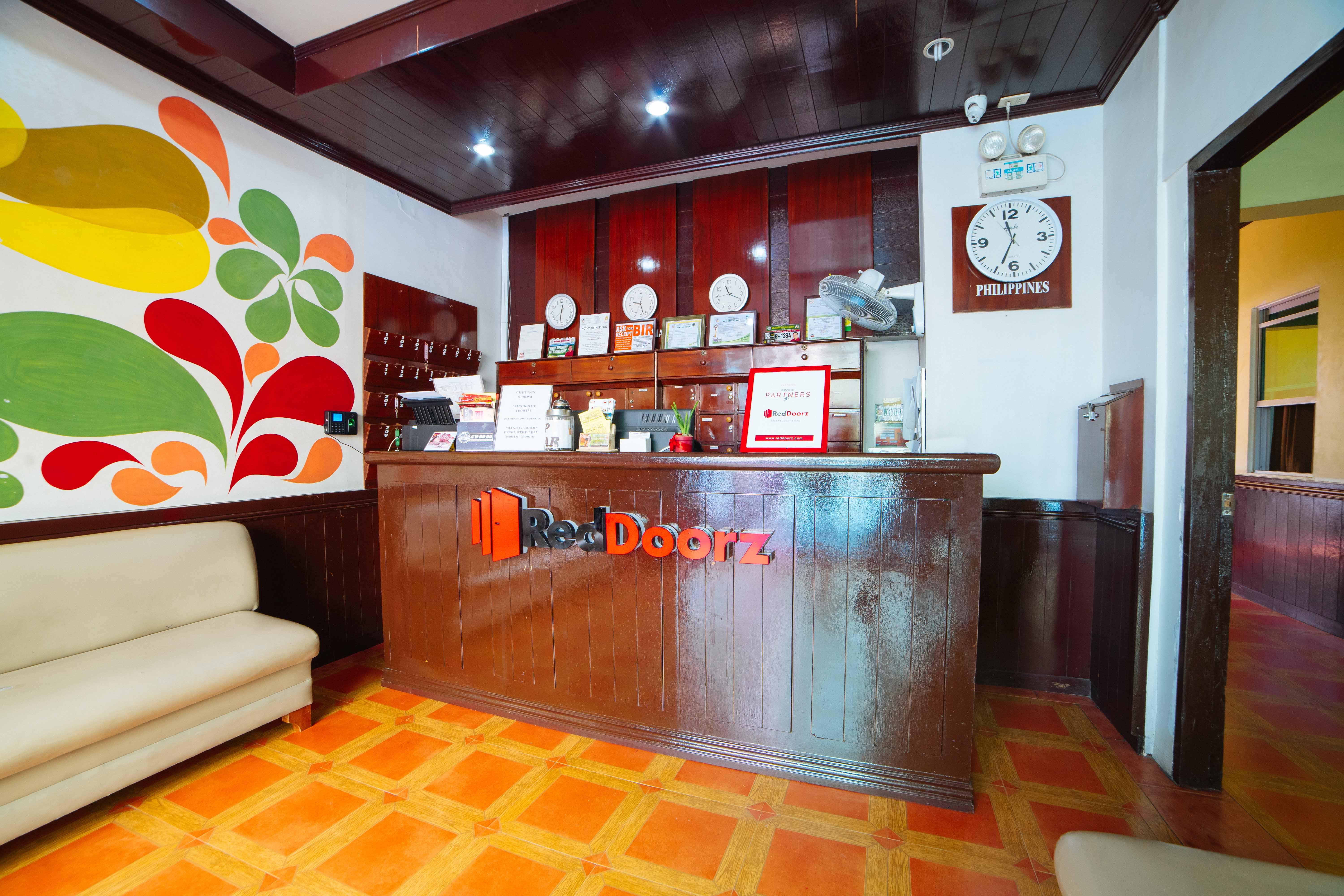 RedDoorz near Walking Street Angeles City Exterior foto