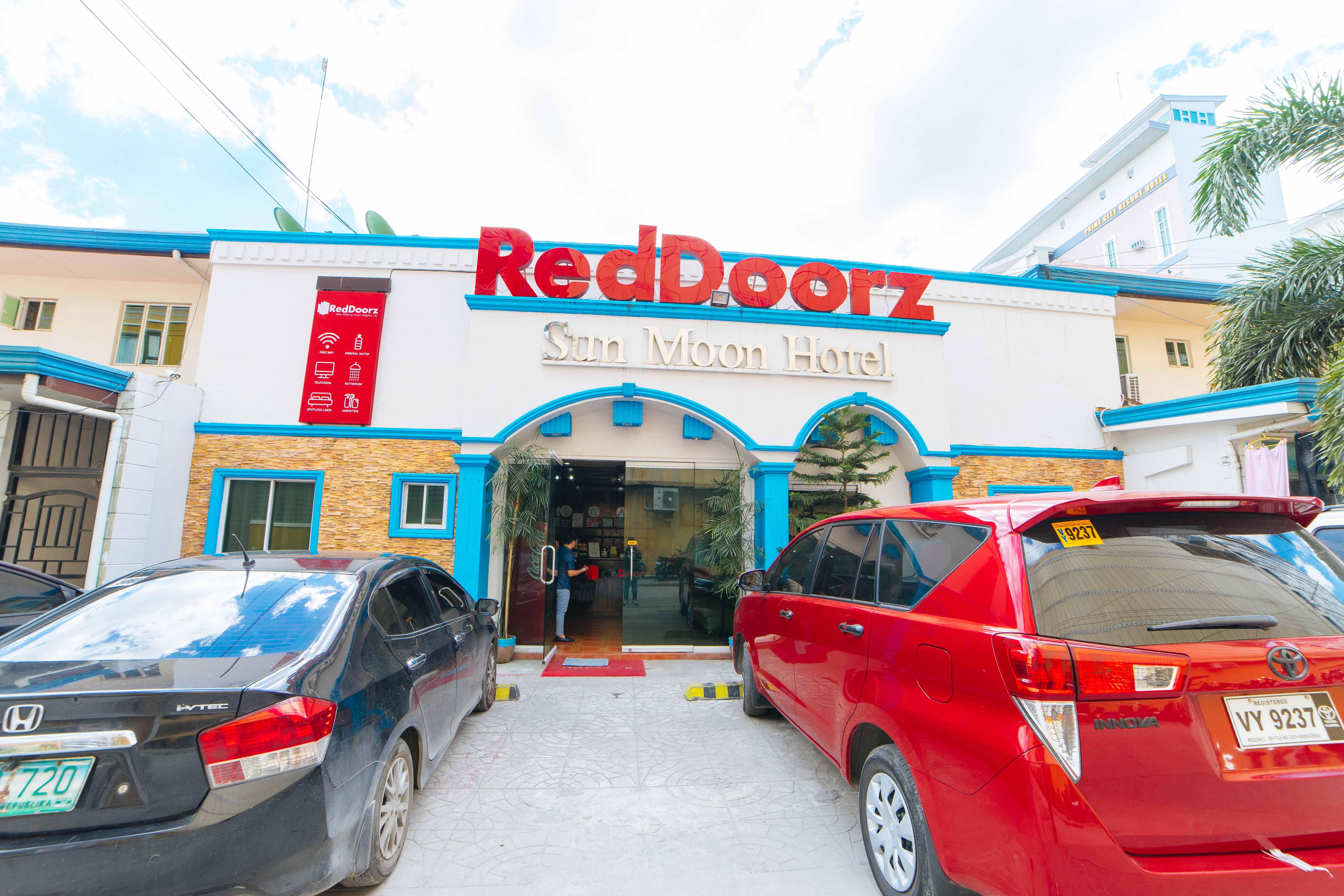 RedDoorz near Walking Street Angeles City Exterior foto