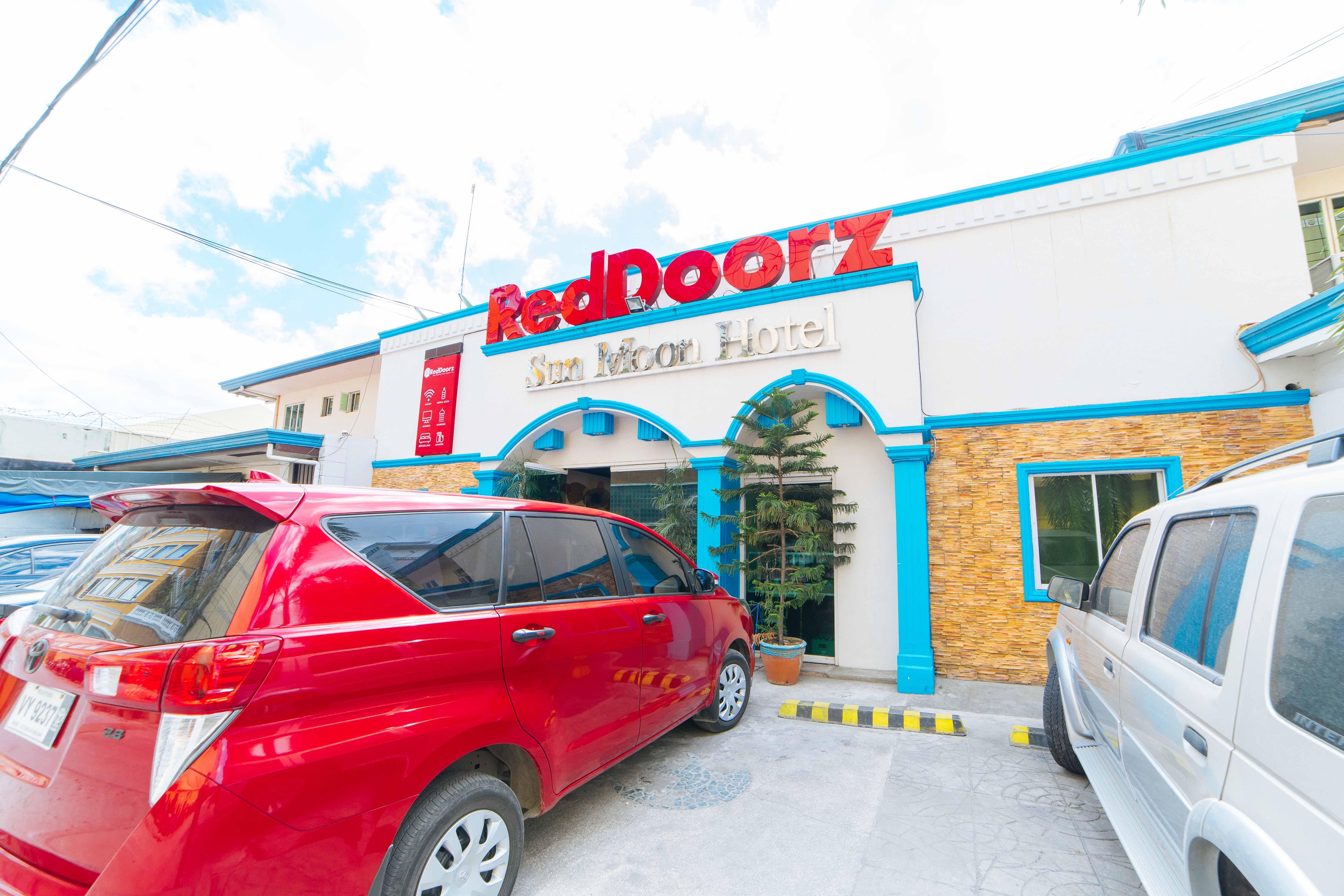 RedDoorz near Walking Street Angeles City Exterior foto