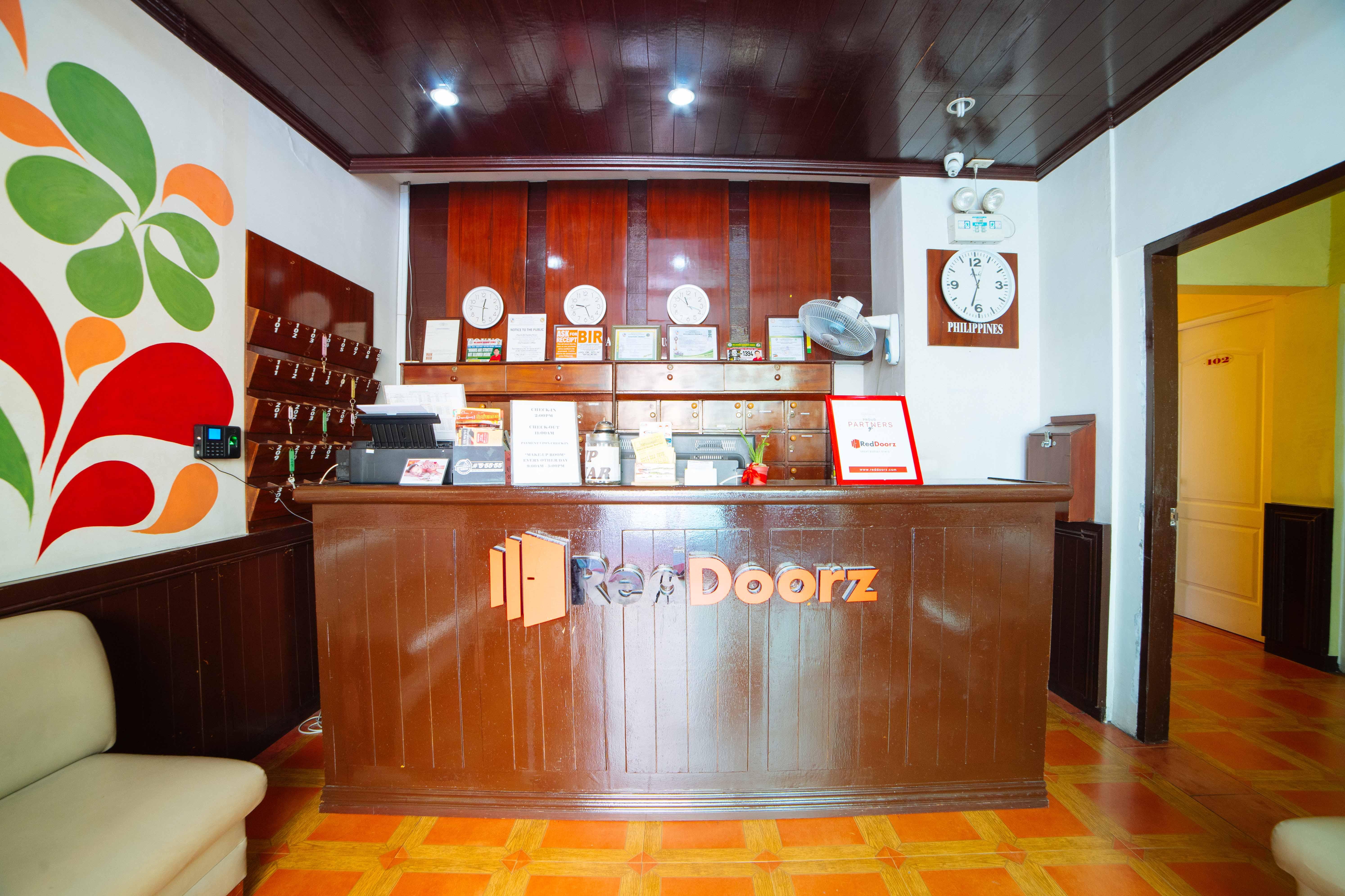 RedDoorz near Walking Street Angeles City Exterior foto